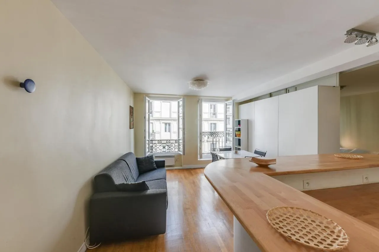 ID 308 Châtelet Rivoli Paris 0*,